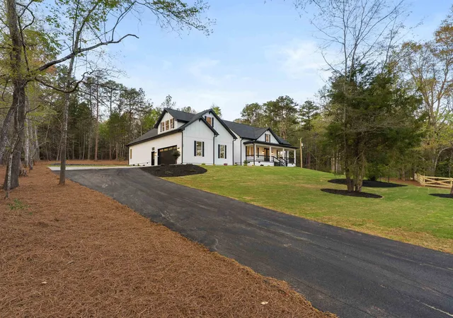 Photo 2 of Sale Pending at 206 Zimmerman Lake Rd, Spartanburg, SC 29306 | MLS# SPN340537 | Listing updated on 2026-08-15
