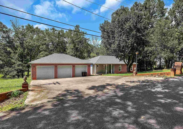 Photo 2 of Single family home for sale at 118 Old Saluda Dam Rd, Greenville, SC 29611 | MLS# SPN340587 | Listing updated on 2026-09-01