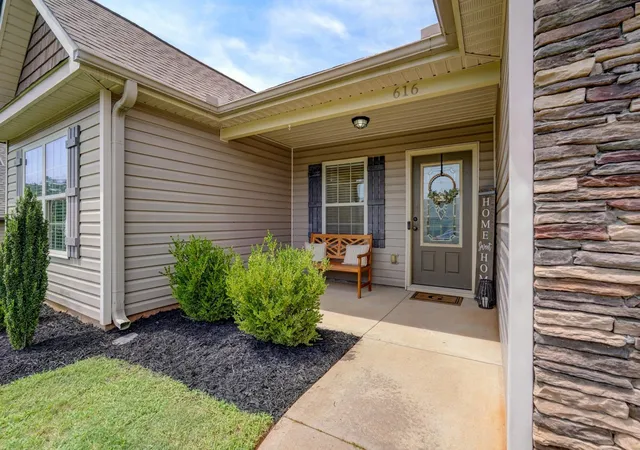 Photo 2 of Single family home for sale at 616 Renita Dr, Boiling Springs, SC 29316 | MLS# SPN340596 | Listing updated on 2026-08-29