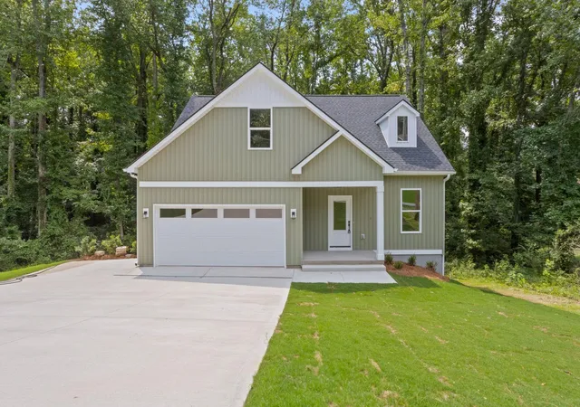 Photo 1 of Single family home for sale at 8 Pinewood Dr, Taylors, SC 29687 | MLS# SPN340609 | Listing updated on 2026-08-15