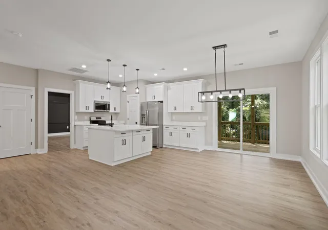 Photo 4 of Single family home for sale at 8 Pinewood Dr, Taylors, SC 29687 | MLS# SPN340609 | Listing updated on 2026-08-15