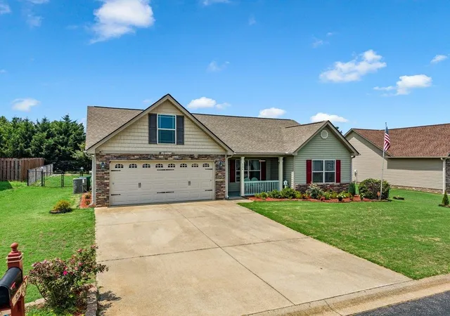 Photo 3 of Sale Pending at 326 Gleaner Dr, Inman, SC 29349 | MLS# SPN340678 | Listing updated on 2026-09-10
