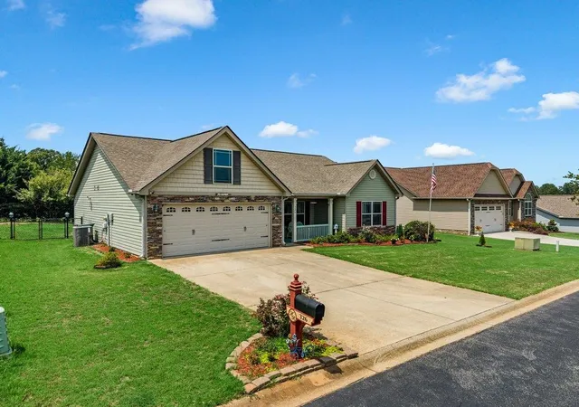 Photo 3 of Sale Pending at 326 Gleaner Dr, Inman, SC 29349 | MLS# SPN340678 | Listing updated on 2026-09-10