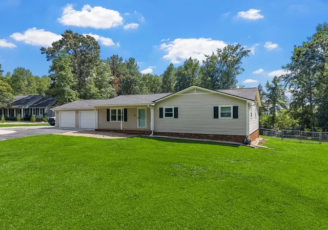 Photo 3 of Sale Pending at 212 Mason Dr, Inman, SC 29349 | MLS# SPN340717 | Listing updated on 2026-08-26