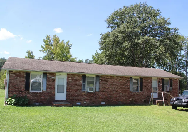 Photo 2 of Multi family home for sale at 621 Freddie Dr, Spartanburg, SC 29303 | MLS# SPN340802 | Listing updated on 2026-08-22