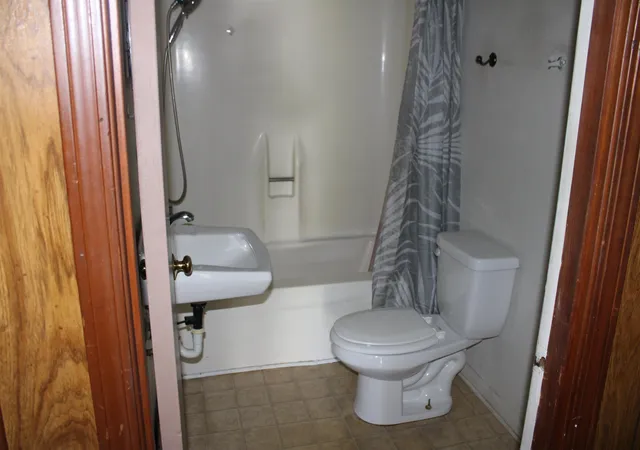 Listing Photo 2 - Condo for sale in building located at 621 Freddie Dr, Spartanburg, SC 29303 - Unit #
