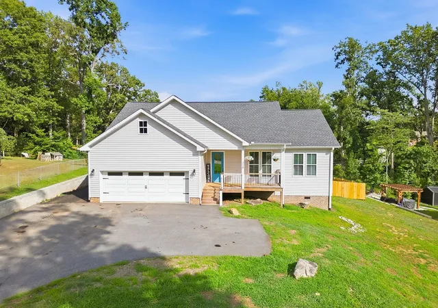Photo 1 of Single family home for sale at 329 Woodley Rd, Spartanburg, SC 29306 | MLS# SPN340841 | Listing updated on 2026-09-06