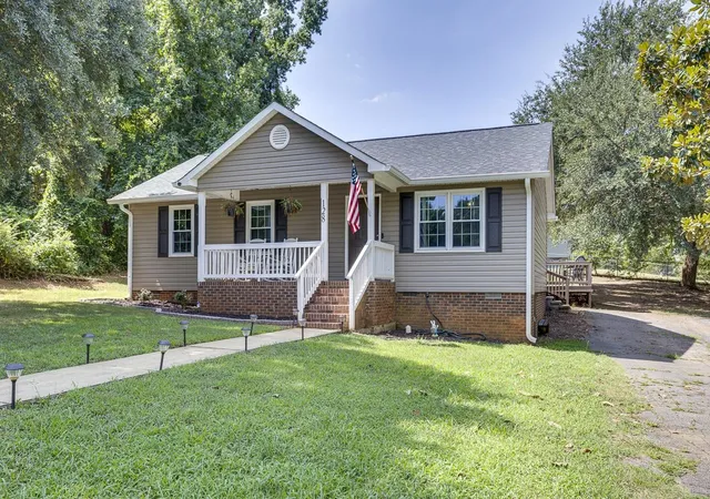 Photo 3 of Single family home for sale at 128 Keltner Cir, Spartanburg, SC 29302 | MLS# SPN340855 | Listing updated on 2026-08-23