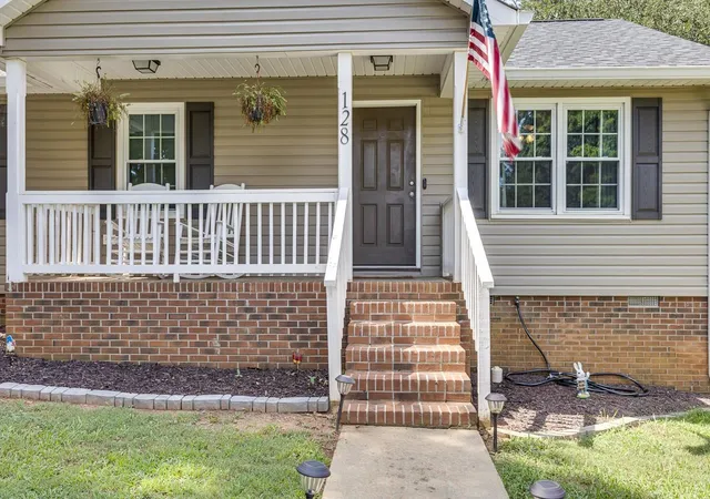 Photo 3 of Single family home for sale at 128 Keltner Cir, Spartanburg, SC 29302 | MLS# SPN340855 | Listing updated on 2026-10-17