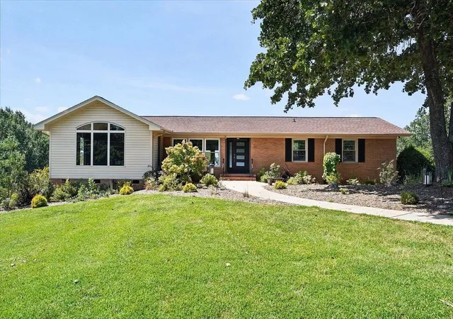 Photo 1 of Single family home for sale at 219 Fairview Dr, Greenville, SC 29609 | MLS# SPN340870 | Listing updated on 2026-09-05