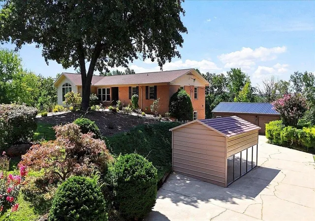 Photo 3 of Single family home for sale at 219 Fairview Dr, Greenville, SC 29609 | MLS# SPN340870 | Listing updated on 2026-09-23