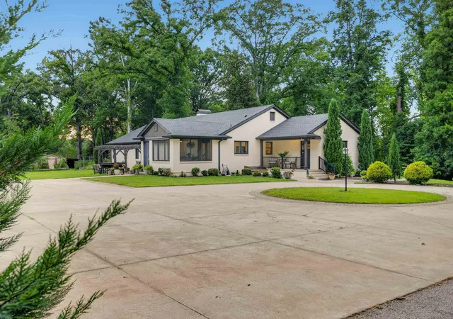 Photo 1 of Single family home for sale at 1035 Wo Ezell Blvd, Spartanburg, SC 29301 | MLS# SPN340880 | Listing updated on 2026-08-26