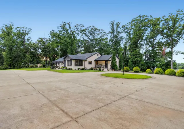 Photo 3 of Single family home for sale at 1035 Wo Ezell Blvd, Spartanburg, SC 29301 | MLS# SPN340880 | Listing updated on 2026-08-26