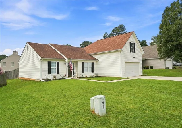 Photo 3 of Single family home for sale at 225 Kittiwake Ln, Boiling Springs, SC 29316 | MLS# SPN340883 | Listing updated on 2026-08-28
