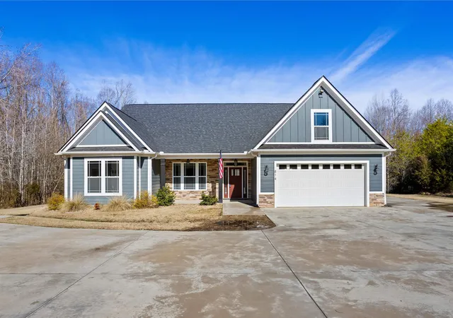 Photo 1 of Single family home for sale at 814 Campobello Gramling School Rd, Campobello, SC 29322 | MLS# SPN340937 | Listing updated on 2026-09-02