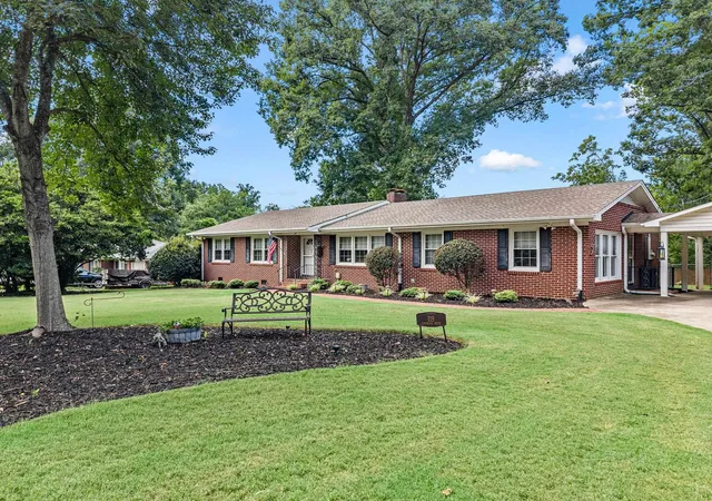 Photo 2 of Sale Pending at 119 Longwood Dr, Spartanburg, SC 29301 | MLS# SPN340963 | Listing updated on 2026-08-30