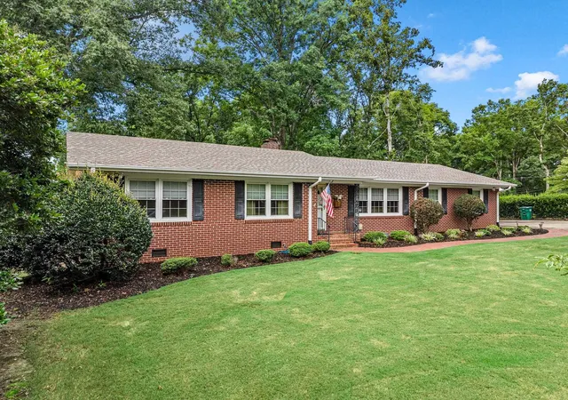 Photo 3 of Sale Pending at 119 Longwood Dr, Spartanburg, SC 29301 | MLS# SPN340963 | Listing updated on 2026-08-30