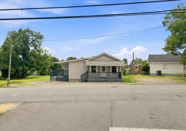 Photo 2 of Single family home for sale at 923 N Pinckney St, Union, SC 29379 | MLS# SPN341166 | Listing updated on 2026-09-01