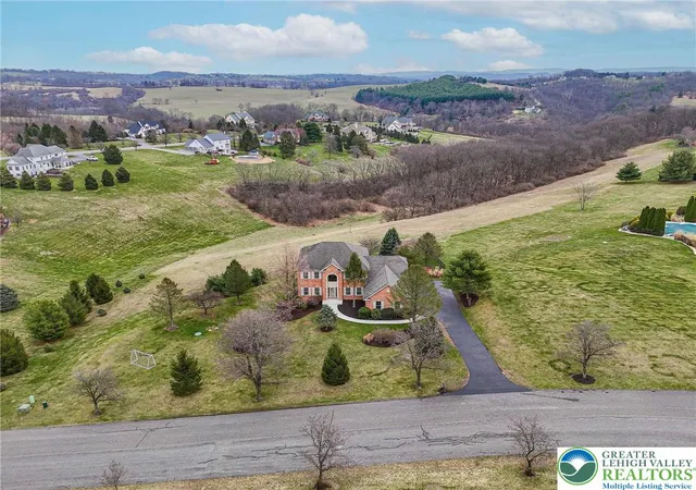 Photo 3 of Single family home for sale at 4123 Wyndemere Cir E, Schnecksville, PA 18078 | MLS# 773905 | Listing updated on 2026-10-01