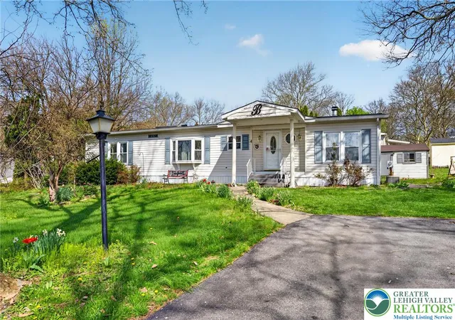 Photo 1 of Single family home for sale at 4 Woodsdale Ct, Bath, PA 18014 | MLS# 775305 | Listing updated on 2026-08-26