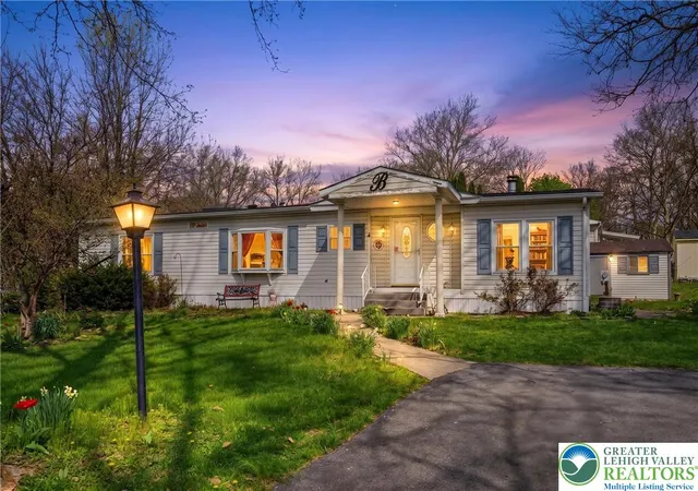 Photo 2 of Single family home for sale at 4 Woodsdale Ct, Bath, PA 18014 | MLS# 775305 | Listing updated on 2026-08-26