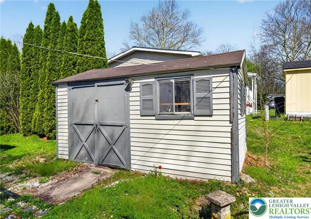 Photo 39 of Single family home for sale at 4 Woodsdale Ct, Bath, PA 18014 | MLS# 775305 | Listing updated on 2026-08-26