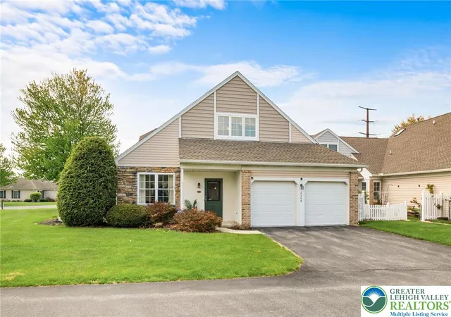 Townhouse for sale at 2504 Rolling Green Dr, Macungie, PA 18062 | MLS# 775478