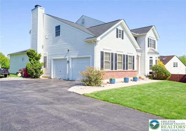 Photo 2 of Single family home for sale at 4217 Shadowstone Dr, Easton, PA 18040 | MLS# 775605 | Listing updated on 2026-08-20