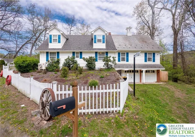 Photo 2 of Single family home for sale at 3325 River Rd, Mount Bethel, PA 18343 | MLS# 776292 | Listing updated on 2026-08-24