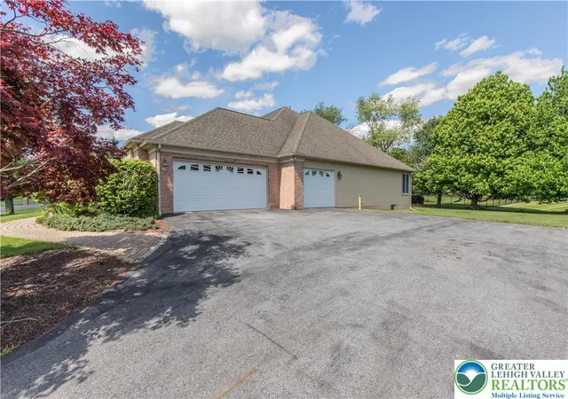 Photo 3 of Single family home for sale at 268 Jefferson Pl, Bethlehem, PA 18020 | MLS# 776687 | Listing updated on 2026-08-21