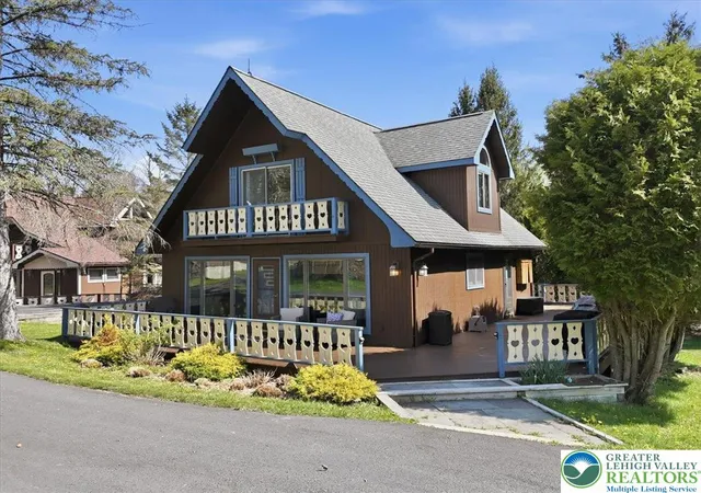 Photo 2 of Single family home for sale at 25 Fall Pl, Union Dale, PA 18470 | MLS# 776341 | Listing updated on 2026-05-26