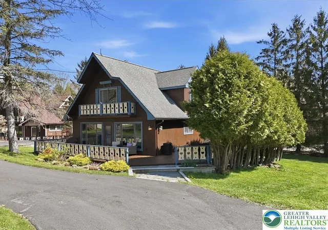 Photo 3 of Single family home for sale at 25 Fall Pl, Union Dale, PA 18470 | MLS# 776341 | Listing updated on 2026-05-26