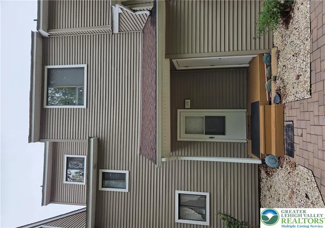 Photo 2 of Townhouse for sale at 3326 Windermere Dr, Bushkill, PA 18324 | MLS# 777589 | Listing updated on 2026-08-19