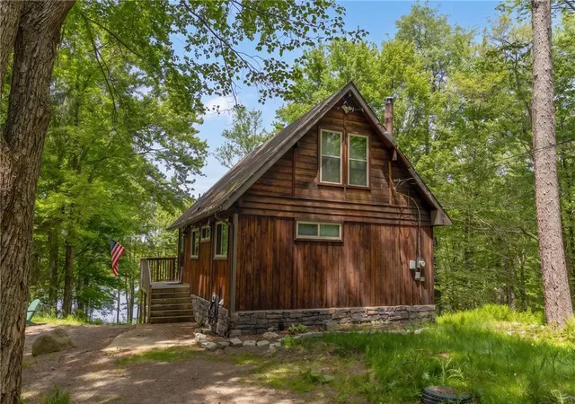 Photo 3 of Sale Pending at 477 Main St, Gouldsboro, PA 18424 | MLS# 777959 | Listing updated on 2026-08-17