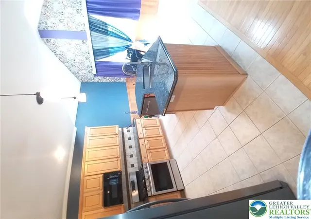 Photo 4 of Single family home for sale at 1560 Deer Path Rd, Easton, PA 18040 | MLS# 778677 | Listing updated on 2026-08-18