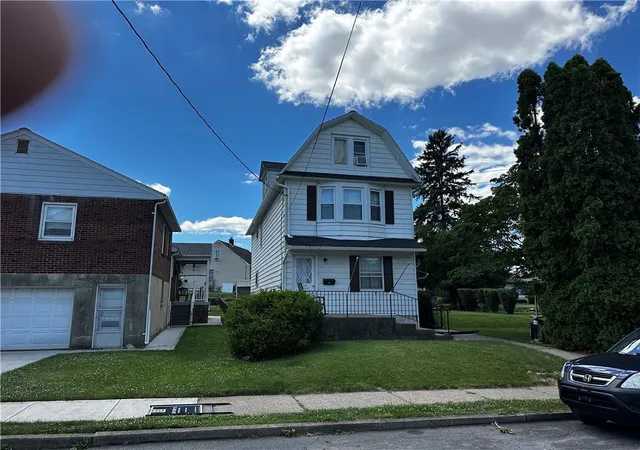 Photo 2 of Single family home for sale at 134 E High St, Hellertown, PA 18055 | MLS# 778808 | Listing updated on 2026-08-21