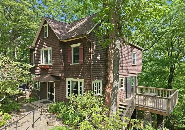 Photo 2 of Single family home for sale at 90 Oak Ln, Swiftwater, PA 18370 | MLS# 778926 | Listing updated on 2026-08-18