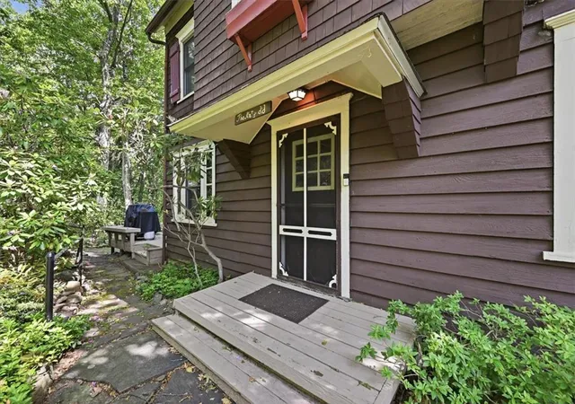 Photo 3 of Single family home for sale at 90 Oak Ln, Swiftwater, PA 18370 | MLS# 778926 | Listing updated on 2026-08-18