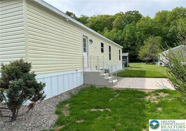 Photo 4 of Manufactured home for sale at 342 Upper Phme S Dr, Middle Smithfield Twp, PA 18302 | MLS# 779638 | Listing updated on 2026-08-26
