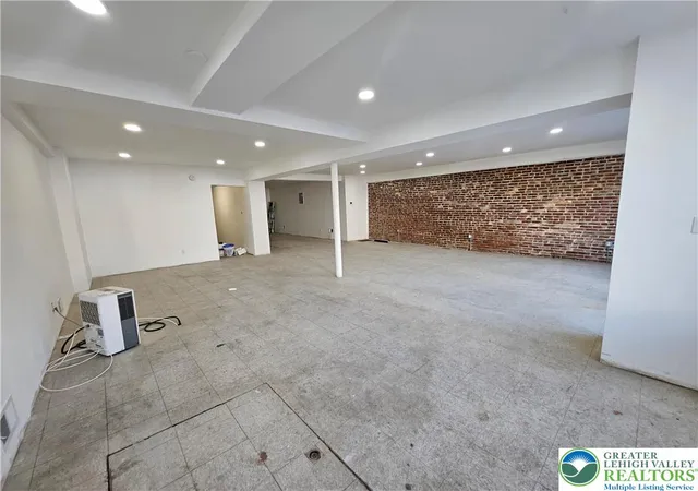Photo 5 of House for sale at 322 Ridge Ave, Allentown, PA 18102 | MLS# 779935 | Listing updated on 2026-08-20