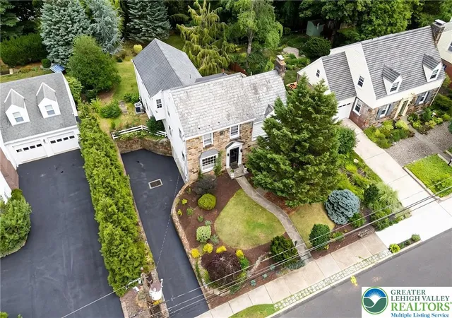 Photo 2 of Single family home for sale at 1020 Highland Ave, Bethlehem, PA 18018 | MLS# 779536 | Listing updated on 2026-08-17