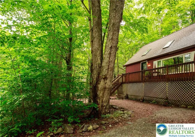 Photo 5 of Sale Pending at 111 Oswayo Dr, Pocono Lake, PA 18347 | MLS# 780023 | Listing updated on 2026-08-22