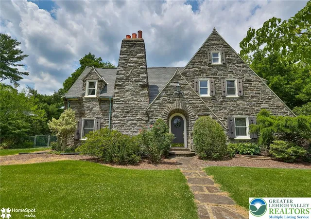 Photo 1 of Single family home for sale at 2835 Parkway Blvd, Allentown, PA 18104 | MLS# 779919 | Listing updated on 2026-08-24