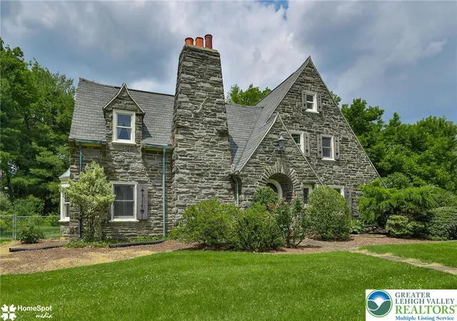 Photo 2 of Single family home for sale at 2835 Parkway Blvd, Allentown, PA 18104 | MLS# 779919 | Listing updated on 2026-08-24