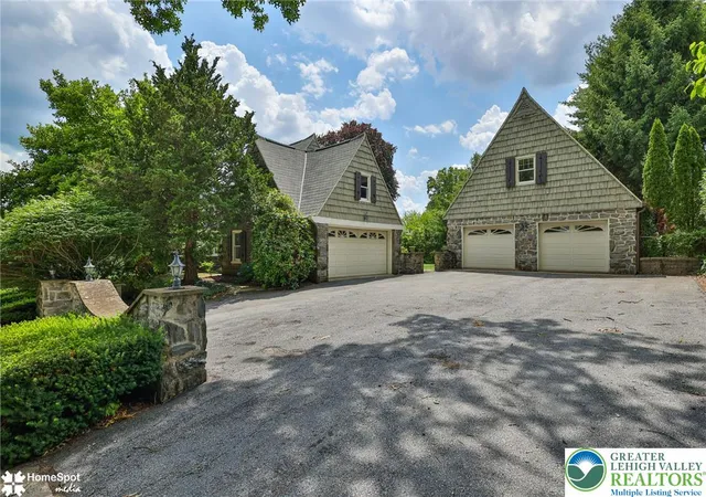 Photo 4 of Single family home for sale at 2835 Parkway Blvd, Allentown, PA 18104 | MLS# 779919 | Listing updated on 2026-08-24