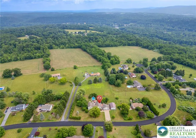 Photo 5 of Single family home for sale at 210 Frutchey Ct, Mount Bethel, PA 18343 | MLS# 780133 | Listing updated on 2026-08-24