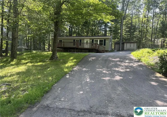 Photo 2 of Single family home for sale at 135 Oswayo Dr, Pocono Lake, PA 18347 | MLS# 780208 | Listing updated on 2026-08-17