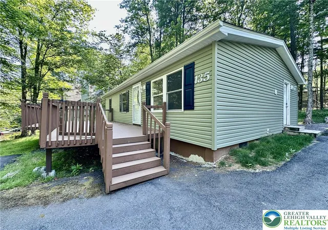 Photo 3 of Single family home for sale at 135 Oswayo Dr, Pocono Lake, PA 18347 | MLS# 780208 | Listing updated on 2026-08-17
