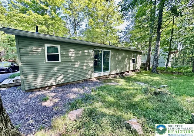 Photo 5 of Single family home for sale at 135 Oswayo Dr, Pocono Lake, PA 18347 | MLS# 780208 | Listing updated on 2026-08-17