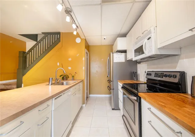 Photo 5 of Sale Pending at 943 S Filmore St, Allentown, PA 18103 | MLS# 780476 | Listing updated on 2026-08-22